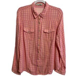 Maurices women’s flannel size large, pink peach pearl snaps, front pockets